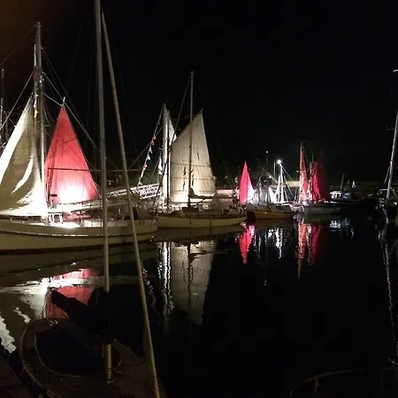 Sur Le Port *