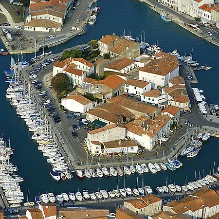 Sur Le Port * Saint-Martin-de-Re
