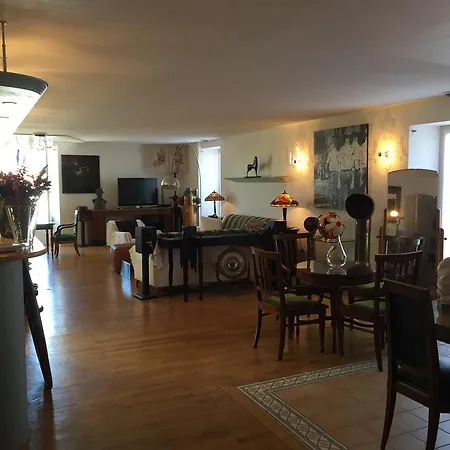 Sur Le Port Bed and breakfast