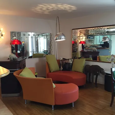 Sur Le Port Bed & Breakfast *