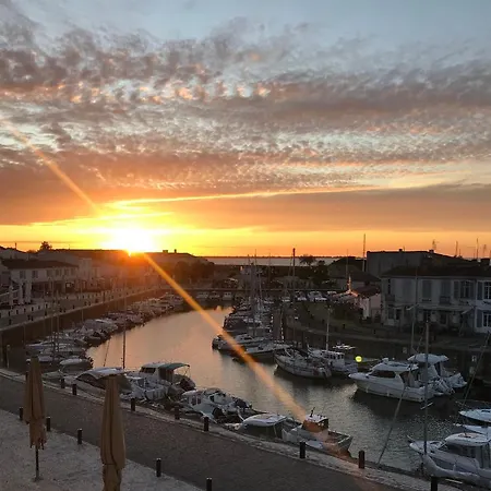 Sur Le Port *