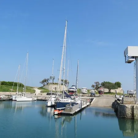 Sur Le Port *