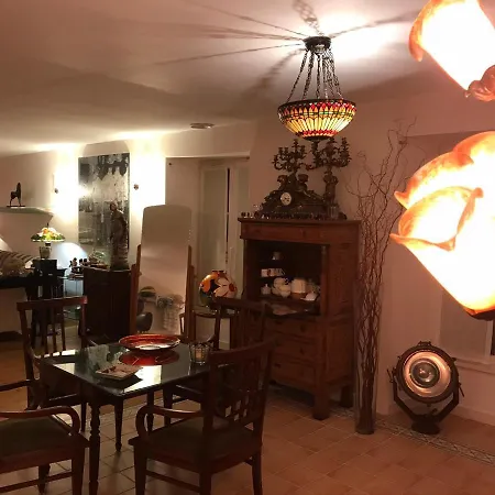 Sur Le Port Bed & Breakfast *