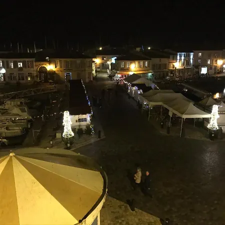 Sur Le Port