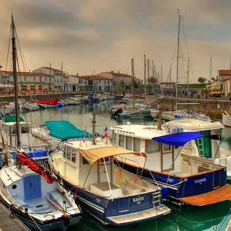 Alojamento de Acomodação e Pequeno-almoço Sur Le Port *